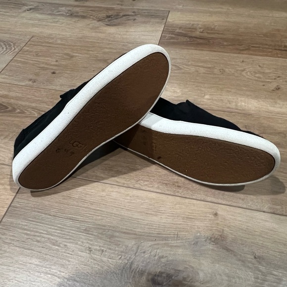 UGG Cahlvan Black Suede Slip-On Sneakers with Sherpa Detail Women’s size 8 - Picture 6 of 8